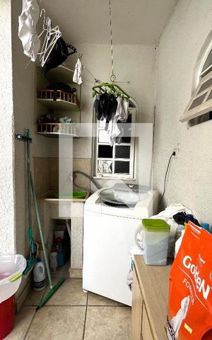 Casa à venda com 300m², 5 quartos e 3 vagas Casa à venda com 300m², 5 quartos e 3 vagasÁrea de Serviço