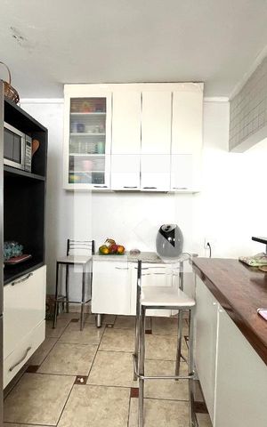 Casa à venda com 300m², 5 quartos e 3 vagas Casa à venda com 300m², 5 quartos e 3 vagasCozinha