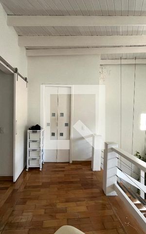 Casa à venda com 300m², 5 quartos e 3 vagas Casa à venda com 300m², 5 quartos e 3 vagasSala de TV