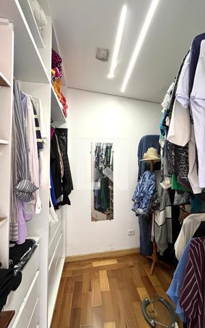 Casa à venda com 300m², 5 quartos e 3 vagas Casa à venda com 300m², 5 quartos e 3 vagasCloset da suíte