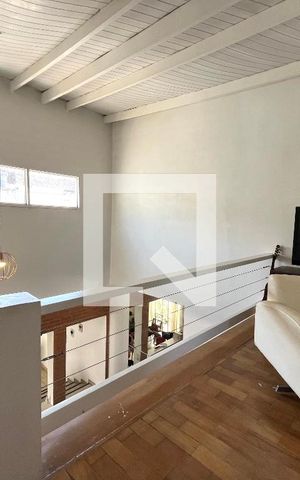 Casa à venda com 300m², 5 quartos e 3 vagas Casa à venda com 300m², 5 quartos e 3 vagasSala de TV