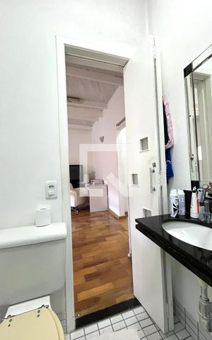 Casa à venda com 300m², 5 quartos e 3 vagas Casa à venda com 300m², 5 quartos e 3 vagasBanheiro Corredor