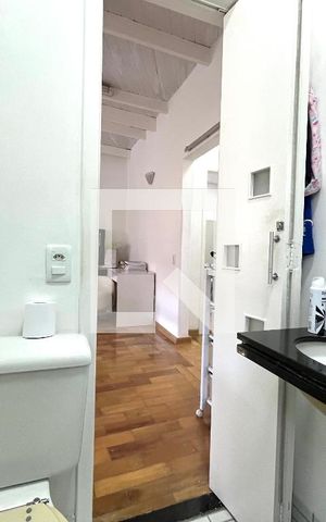 Casa à venda com 300m², 5 quartos e 3 vagas Casa à venda com 300m², 5 quartos e 3 vagasBanheiro Corredor