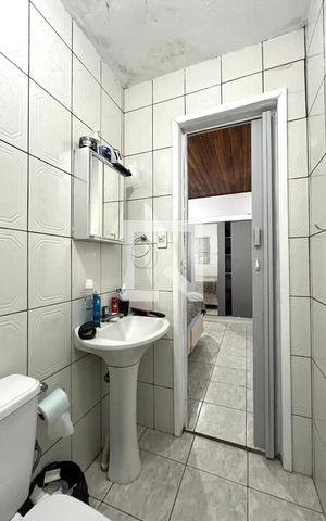 Casa à venda com 300m², 5 quartos e 3 vagas Casa à venda com 300m², 5 quartos e 3 vagasBanheiro da Suite Edícula