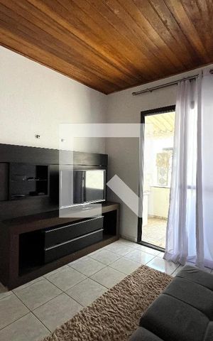 Casa à venda com 300m², 5 quartos e 3 vagas Casa à venda com 300m², 5 quartos e 3 vagasSala Edícula