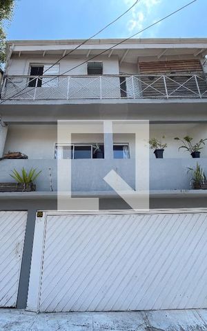 Casa à venda com 300m², 5 quartos e 3 vagas Casa à venda com 300m², 5 quartos e 3 vagasFachada