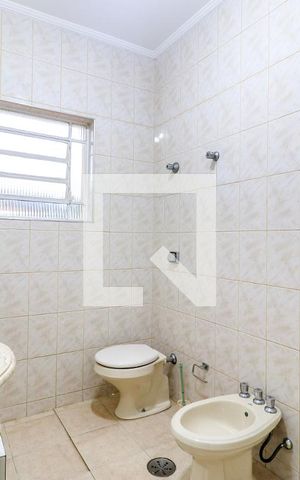 Casa para alugar com 170m², 3 quartos e 2 vagas Casa para alugar com 170m², 3 quartos e 2 vagasBanheiro