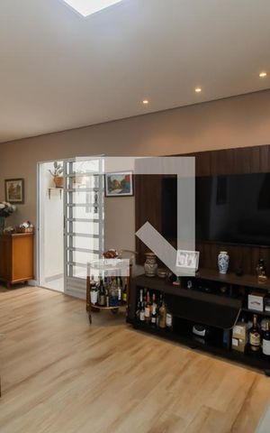 Casa à venda com 200m², 3 quartos e 2 vagasSala