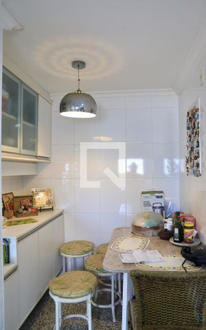 Apartamento para alugar com 136m², 3 quartos e 2 vagas Apartamento para alugar com 136m², 3 quartos e 2 vagasCozinha