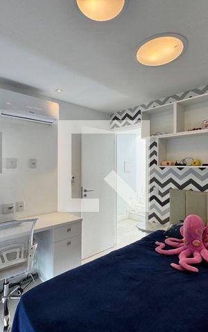 Casa de condomínio à venda com 260m², 5 quartos e 2 vagas Casa de condomínio à venda com 260m², 5 quartos e 2 vagasSuíte 2