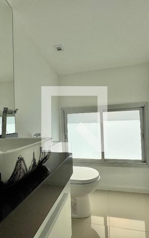 Casa de condomínio à venda com 260m², 5 quartos e 2 vagas Casa de condomínio à venda com 260m², 5 quartos e 2 vagasBanheiro