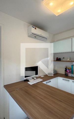 Casa de condomínio à venda com 260m², 5 quartos e 2 vagas Casa de condomínio à venda com 260m², 5 quartos e 2 vagasSuíte 5