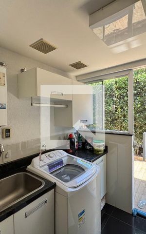 Casa de condomínio à venda com 260m², 5 quartos e 2 vagas Casa de condomínio à venda com 260m², 5 quartos e 2 vagasÁrea de Serviço