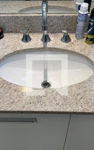 Casa de condomínio à venda com 260m², 5 quartos e 2 vagas Casa de condomínio à venda com 260m², 5 quartos e 2 vagasSuíte 2 - Banheiro