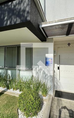 Casa de condomínio à venda com 260m², 5 quartos e 2 vagas Casa de condomínio à venda com 260m², 5 quartos e 2 vagasPlaquinha Quinto Andar