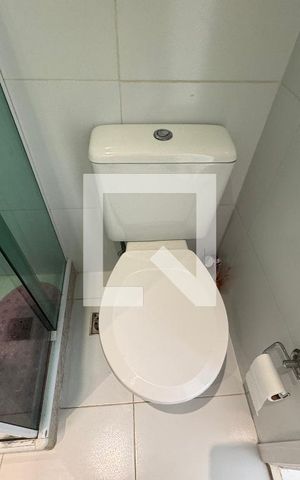 Casa de condomínio à venda com 260m², 5 quartos e 2 vagas Casa de condomínio à venda com 260m², 5 quartos e 2 vagasSuíte 5 - Banheiro