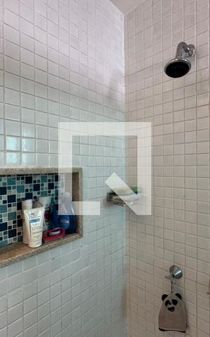 Casa de condomínio à venda com 260m², 5 quartos e 2 vagas Casa de condomínio à venda com 260m², 5 quartos e 2 vagasSuíte 2 - Banheiro