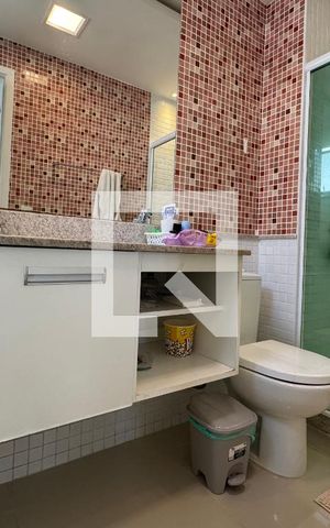 Casa de condomínio à venda com 260m², 5 quartos e 2 vagas Casa de condomínio à venda com 260m², 5 quartos e 2 vagasSuíte 4 - Banheiro