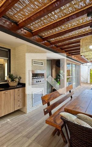 Casa de condomínio à venda com 260m², 5 quartos e 2 vagas Casa de condomínio à venda com 260m², 5 quartos e 2 vagasÁrea externa