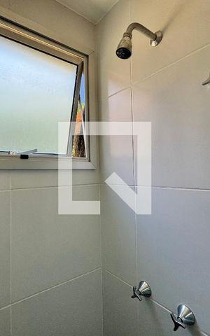 Casa de condomínio à venda com 260m², 5 quartos e 2 vagas Casa de condomínio à venda com 260m², 5 quartos e 2 vagasÁrea externa - Banheiro