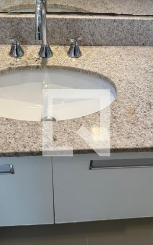 Casa de condomínio à venda com 260m², 5 quartos e 2 vagas Casa de condomínio à venda com 260m², 5 quartos e 2 vagasSuíte 4 - Banheiro