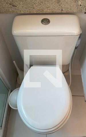 Casa de condomínio à venda com 260m², 5 quartos e 2 vagas Casa de condomínio à venda com 260m², 5 quartos e 2 vagasÁrea externa - Banheiro