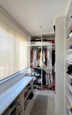 Casa de condomínio à venda com 260m², 5 quartos e 2 vagas Casa de condomínio à venda com 260m², 5 quartos e 2 vagasSuíte 1 - Closet