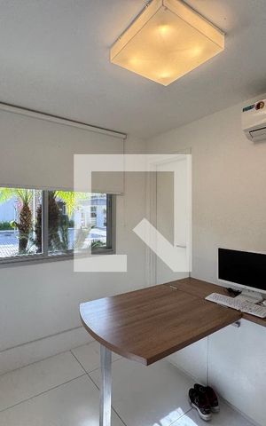 Casa de condomínio à venda com 260m², 5 quartos e 2 vagas Casa de condomínio à venda com 260m², 5 quartos e 2 vagasSuíte 5