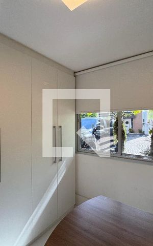 Casa de condomínio à venda com 260m², 5 quartos e 2 vagas Casa de condomínio à venda com 260m², 5 quartos e 2 vagasSuíte 5