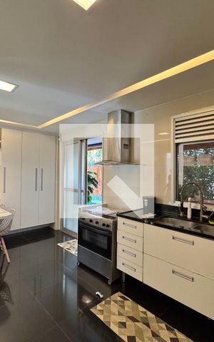 Casa de condomínio à venda com 260m², 5 quartos e 2 vagas Casa de condomínio à venda com 260m², 5 quartos e 2 vagasCozinha
