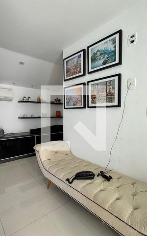 Casa de condomínio à venda com 260m², 5 quartos e 2 vagas Casa de condomínio à venda com 260m², 5 quartos e 2 vagasSala de Tv