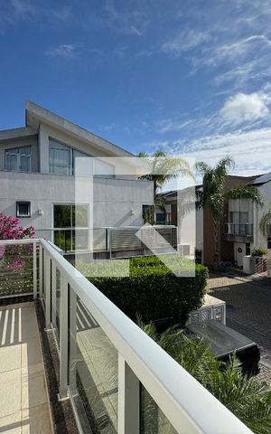 Casa de condomínio à venda com 260m², 5 quartos e 2 vagas Casa de condomínio à venda com 260m², 5 quartos e 2 vagasSuíte 3 - Varanda
