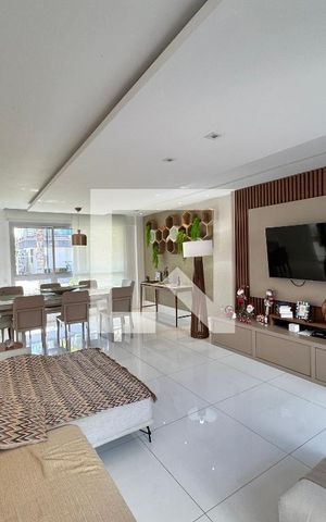 Casa de condomínio à venda com 260m², 5 quartos e 2 vagas Casa de condomínio à venda com 260m², 5 quartos e 2 vagasSala