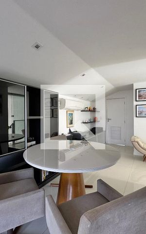 Casa de condomínio à venda com 260m², 5 quartos e 2 vagas Casa de condomínio à venda com 260m², 5 quartos e 2 vagasSala de TV