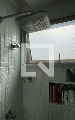 Casa de condomínio à venda com 260m², 5 quartos e 2 vagas Casa de condomínio à venda com 260m², 5 quartos e 2 vagasSuíte 1 - Banheiro