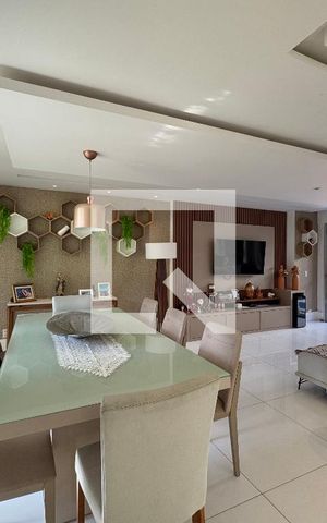 Casa de condomínio à venda com 260m², 5 quartos e 2 vagas Casa de condomínio à venda com 260m², 5 quartos e 2 vagasSala
