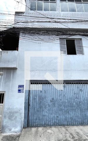 Casa à venda com 309m², 4 quartos e 2 vagas Casa à venda com 309m², 4 quartos e 2 vagasFachada