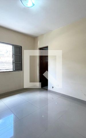 Casa à venda com 309m², 4 quartos e 2 vagas Casa à venda com 309m², 4 quartos e 2 vagasSala