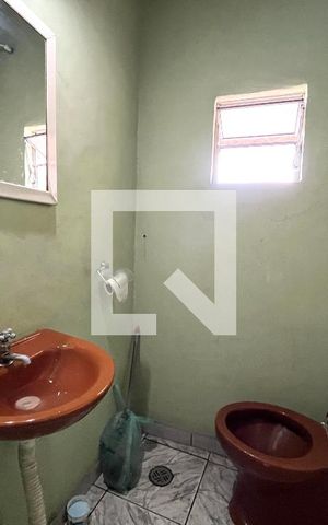 Casa à venda com 309m², 4 quartos e 2 vagas Casa à venda com 309m², 4 quartos e 2 vagasBanheiro de serviço