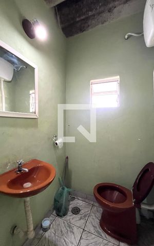 Casa à venda com 309m², 4 quartos e 2 vagas Casa à venda com 309m², 4 quartos e 2 vagasBanheiro de serviço