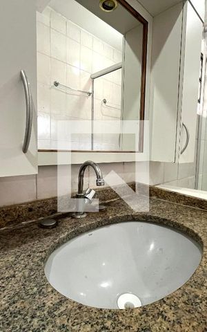 Casa à venda com 309m², 4 quartos e 2 vagas Casa à venda com 309m², 4 quartos e 2 vagasBanheiro da Suíte