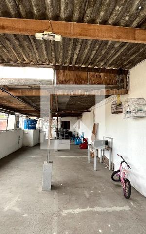 Casa à venda com 309m², 4 quartos e 2 vagas Casa à venda com 309m², 4 quartos e 2 vagasÁrea externa