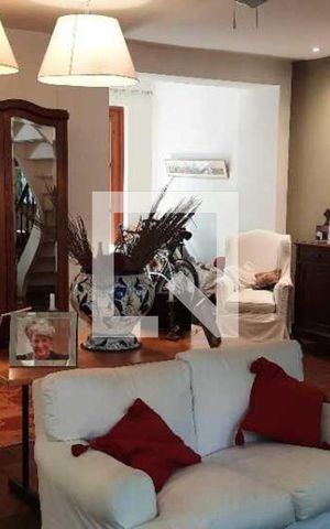 Casa à venda com 320m², 4 quartos e sem vaga