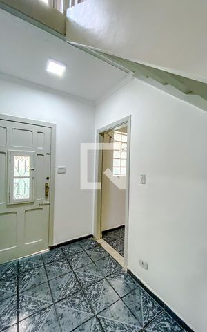 Casa à venda com 120m², 2 quartos e 1 vagaEscada