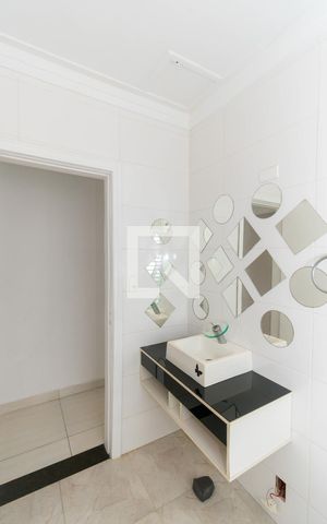 Casa para alugar com 300m², 3 quartos e 1 vaga Casa para alugar com 300m², 3 quartos e 1 vagaBanheiro 2
