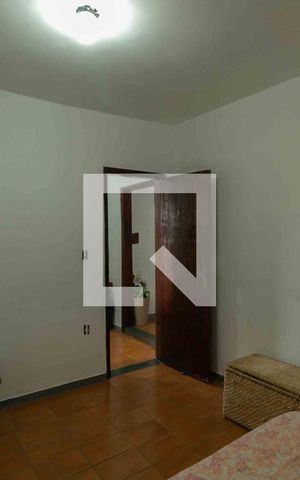 Casa à venda com 360m², 5 quartos e 2 vagas Casa à venda com 360m², 5 quartos e 2 vagasQuarto 2
