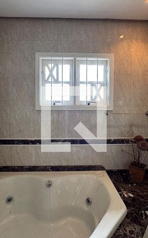 Casa à venda com 370m², 5 quartos e 3 vagasBanheiro Quarto 1