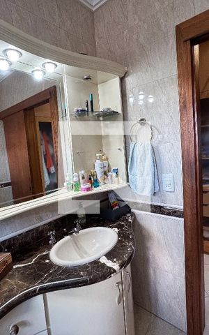 Casa à venda com 370m², 5 quartos e 3 vagasBanheiro Quarto 1