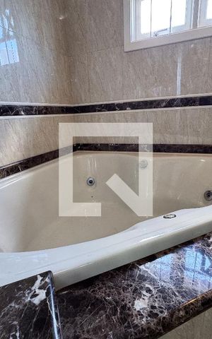 Casa à venda com 370m², 5 quartos e 3 vagasBanheiro Quarto 1