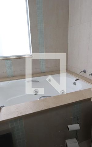 Casa para alugar com 260m², 3 quartos e 6 vagasBanheiro da Suíte Master